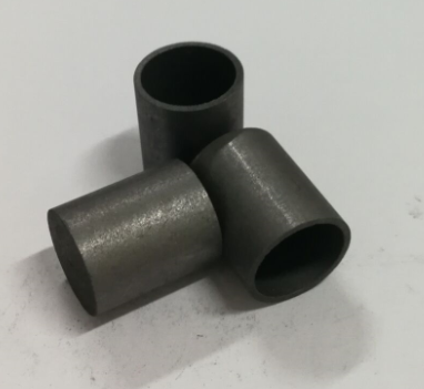 石墨坩堝出現(xiàn)裂痕的原因分析